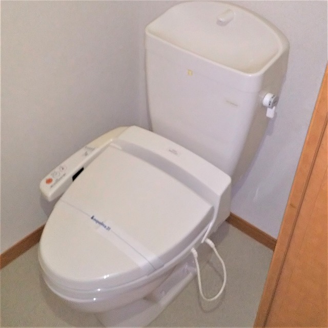 レオパレスエクレール203号室 温水洗浄便座付き