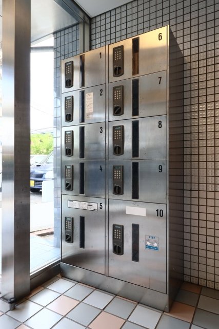 日神パレス生麦1階 宅配BOX