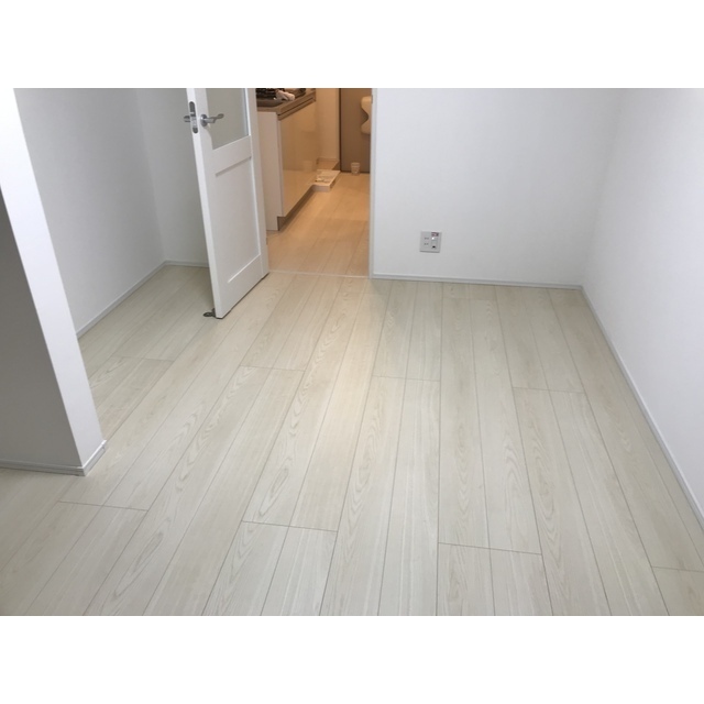 アザーレ・プラネ湘南台102号室 リビング