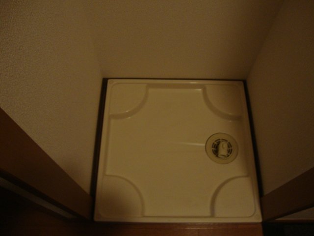 シャトレーン203号室 洗濯パン