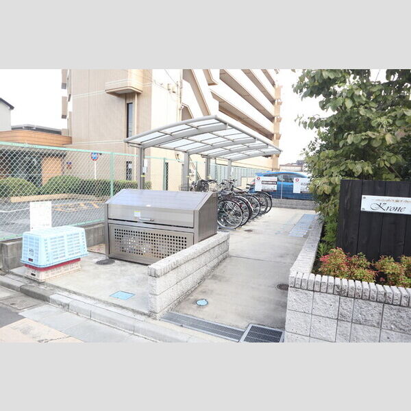 クローネ 駐輪場