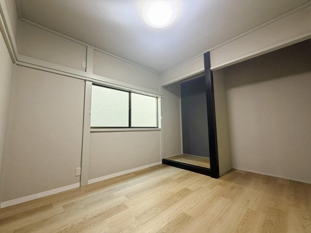 南街6丁目戸建 2階中央洋室4.5帖