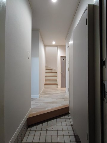 岩槻区東町1丁目 戸建 玄関