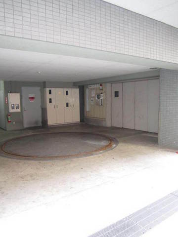 ベスト伊勢佐木長者町4階 カースペースがあります