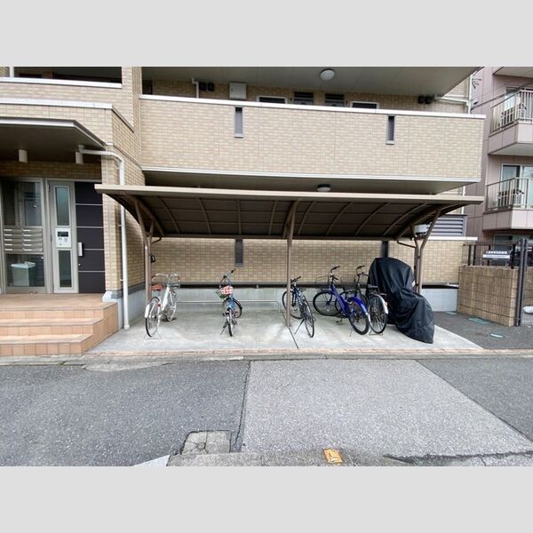 プルミエール 駐輪場