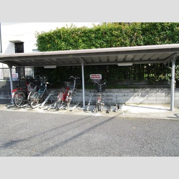 ソレイユ101号室 駐輪場