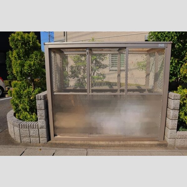 ラーク　B201号室 ゴミストッカー