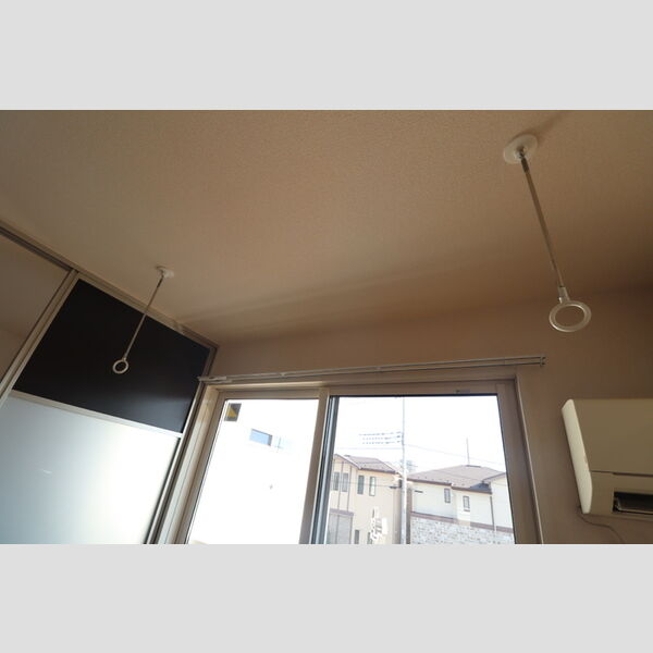 プランドール幸房　参番館201号室 室内物干し