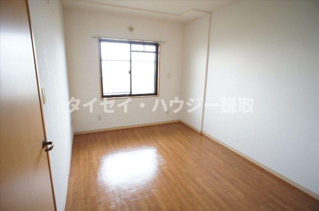 ベルデモールⅡ0103号室 6.2帖の洋室です。