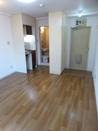 コスモ２3階 玄関　※2024年3月撮影の写真