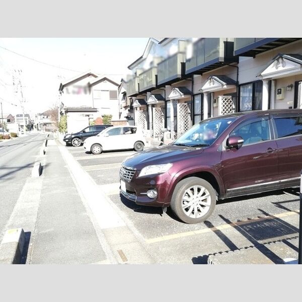 メゾネット・アミ 駐車場