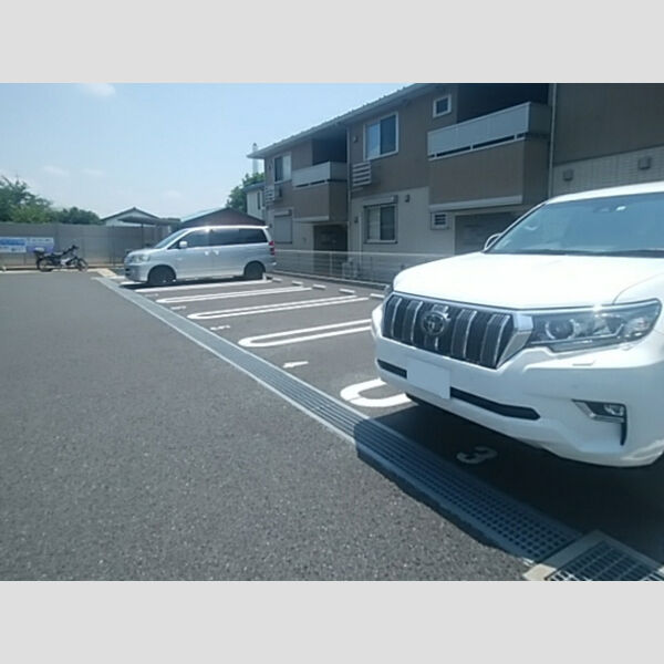 ハイムひなた203号室 駐車場