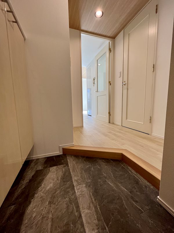 レジディア神田東3階 玄関