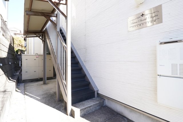 バーンサヌーク杉田202号室 エントランス