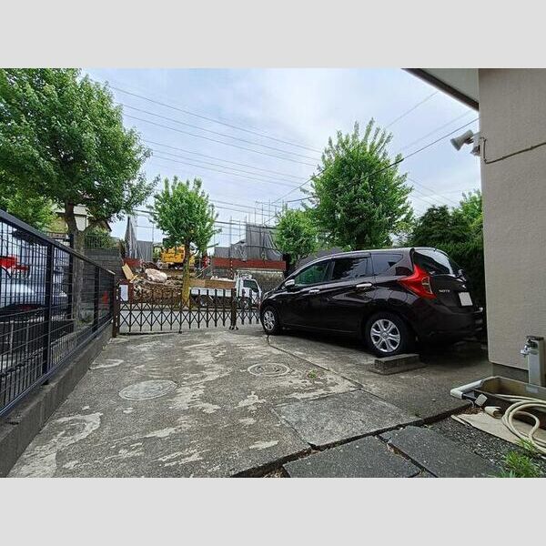 サンセール岡部 駐車場