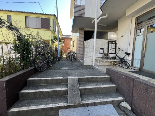 プレステージ福生 エントランス