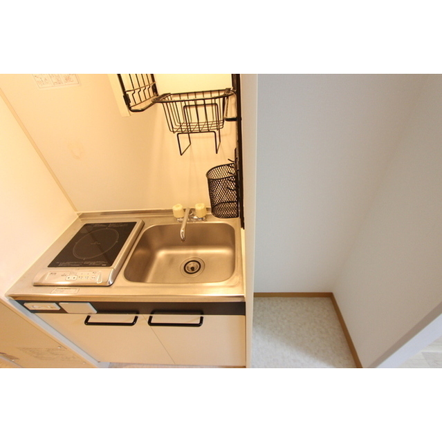 ハイライフ湘南210号室 冷蔵庫置場とミニキッチン