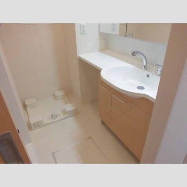 オーキッド・hill ■洗面所と洗濯機置場です■