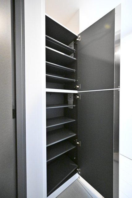 Ｔｈｅ　Ｒｅｓｉｄｅｎｃｅ　Ｎｉｈｏｎｂａｓｈｉ4階 靴入