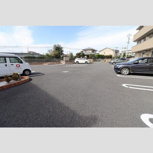 リヴァージュ　壱番館103号室 駐車場