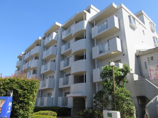 グリーンアベニュー エントランス側　※現況優先