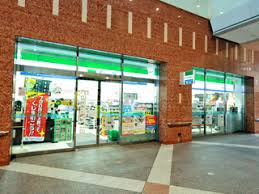 ザ・ハウス中野坂上2階 【コンビニエンスストア】ファミリーマート 都営線中野坂上駅/S店まで267ｍ