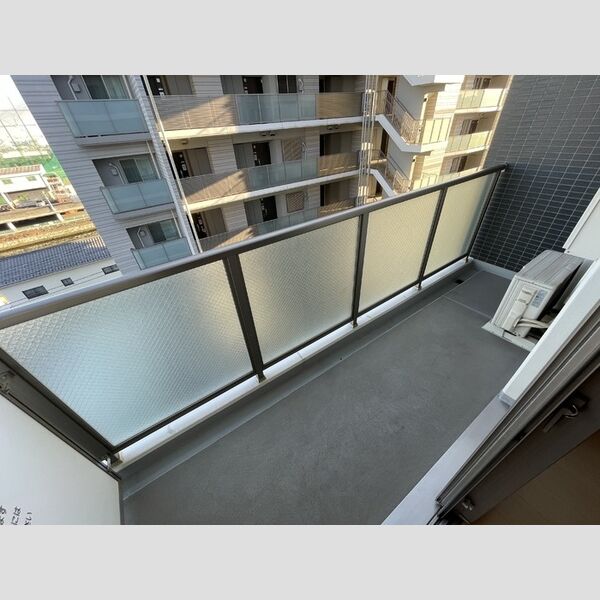 ジェイ・エス・ティ横浜東 バルコニー