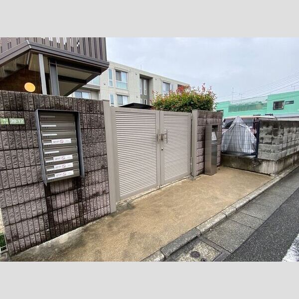 ルナエイト エントランス