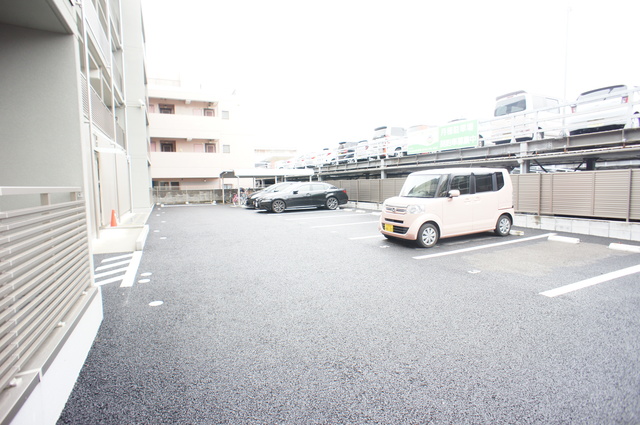 グランドゥール本郷 敷地内駐車場（現在満車）