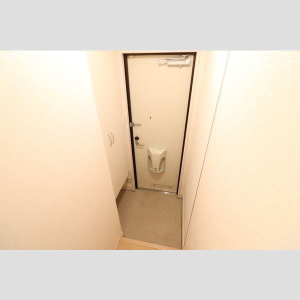 ウィスタリア イースト　A 玄関