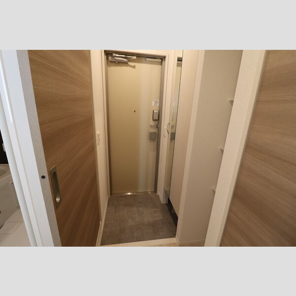 インペリアルヒルズ303号室 玄関