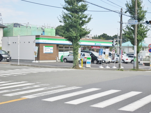 ファミーリェ二俣川0301号室 【コンビニエンスストア】ファミリーマート　今宿一丁目店まで83ｍ