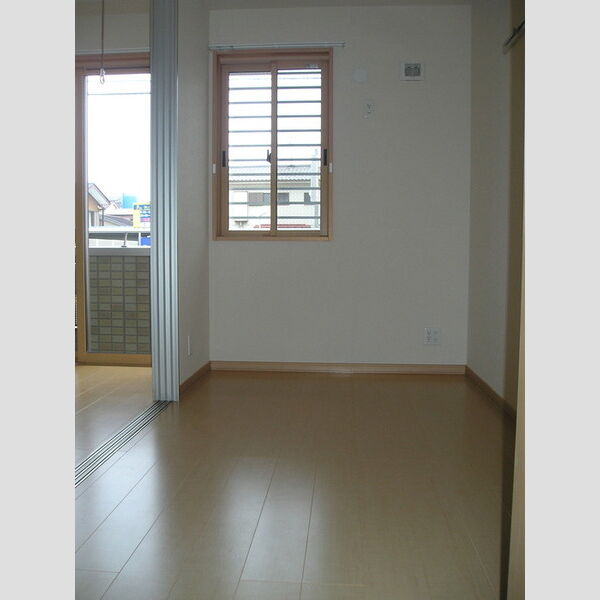 リビエラ102号室 4帖の洋室