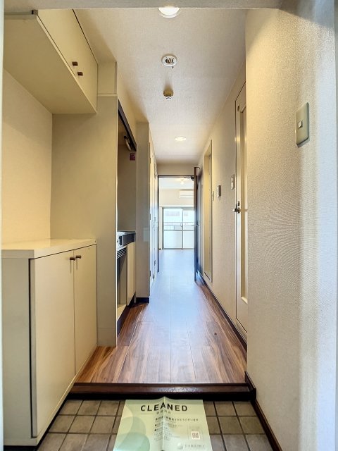 メゾンカルム横浜4階 玄関