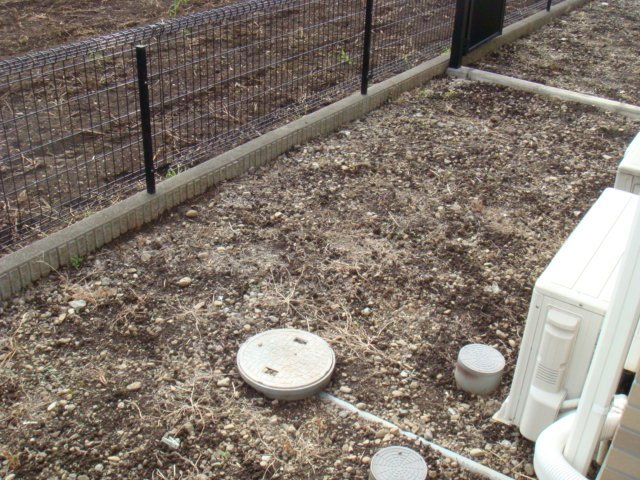 ローズウッド草花101号室 専用庭