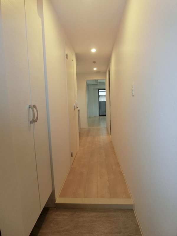 クレサール横中 玄関