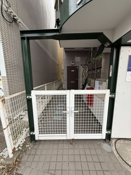 クローバーハイツ旭町201号室 エントランス