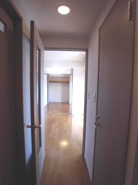 サニーヴェイル弘明寺 玄関