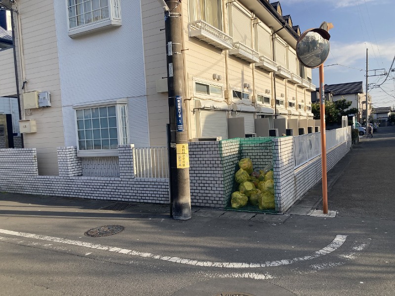 シオンハウス2階 ゴミ置場