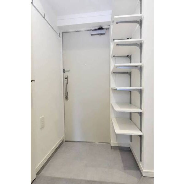 パークルール大手町1402号室 玄関