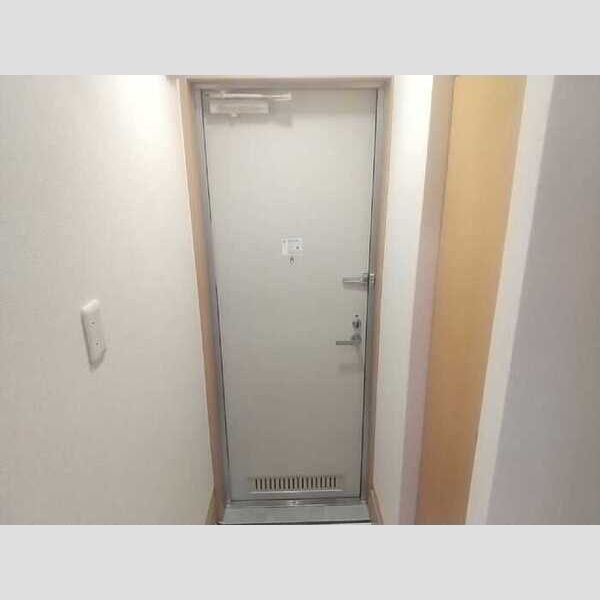 リヴェール石田 玄関