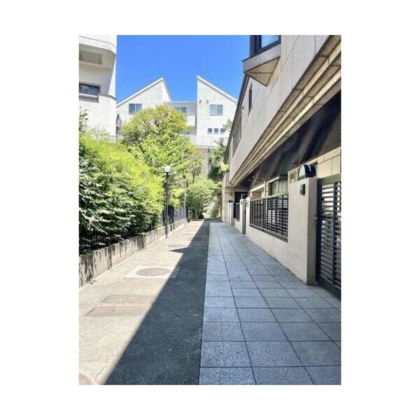 レジデンス山手102号室 エントランス