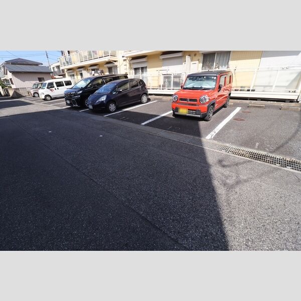 ドミールヴィレッジ　Ⅰ 駐車場