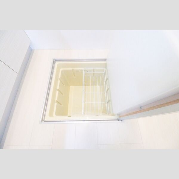 Apollo101号室 床下収納