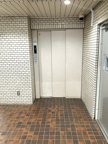 メゾーネ山下町4階 エレベーター前