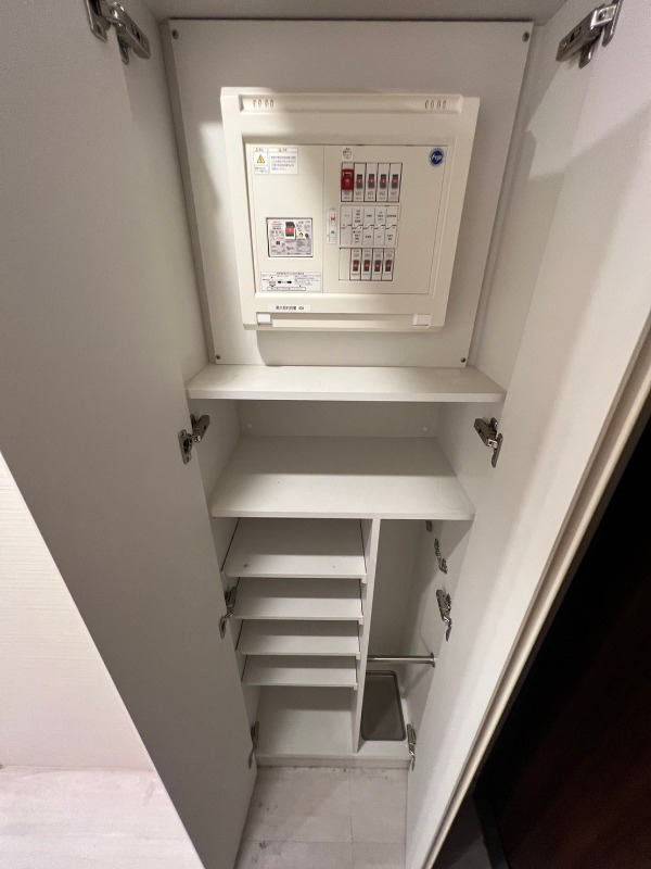 ドムス・スタイル浅草 下足入れ