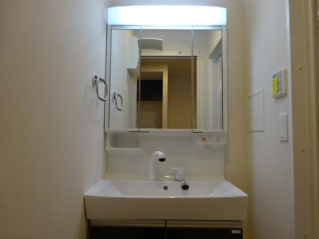 湘南エクセレントⅢ303号室 洗面