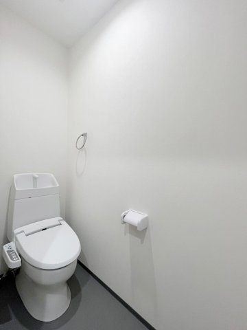 六実ベース 温水洗浄便座完備