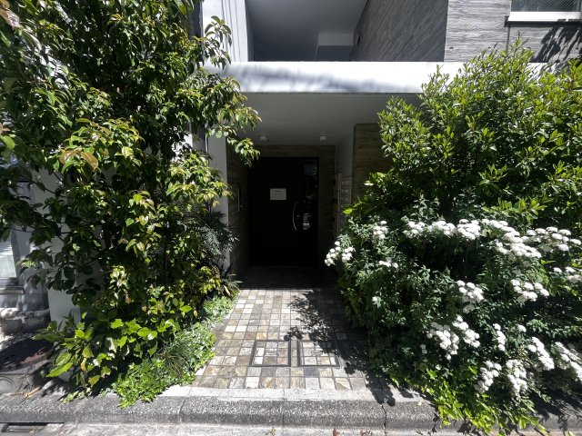 アレーロ自由が丘106号室 エントランス