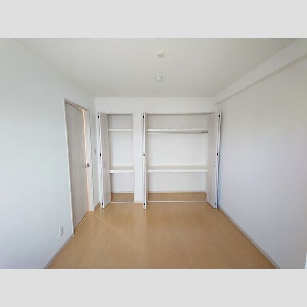 グランヴェールにしすな302号室 洋室6.1帖(別角度)